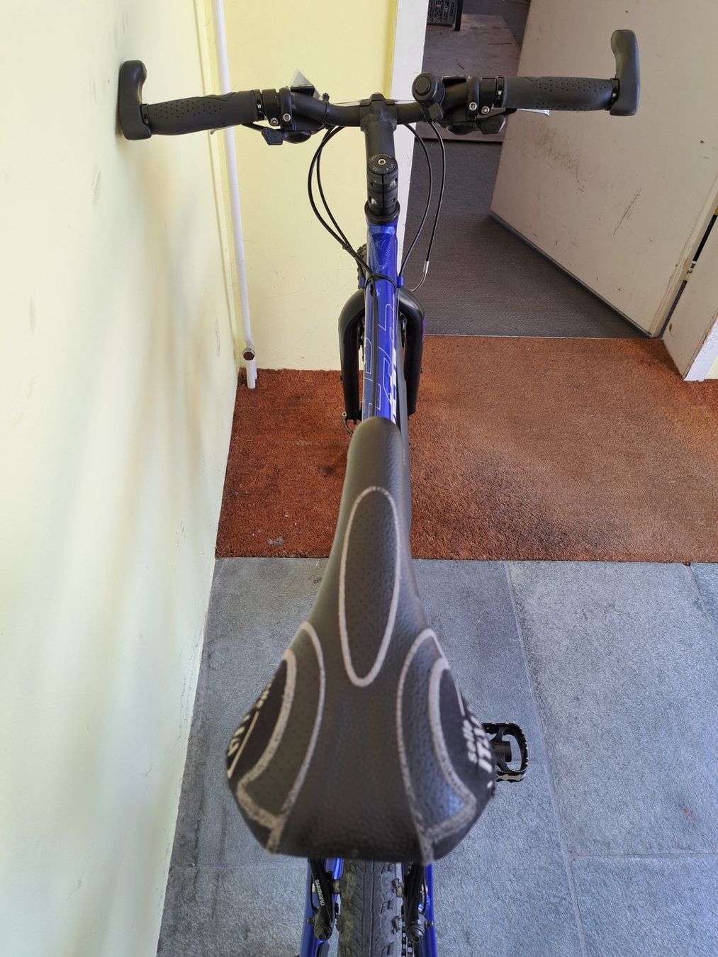 Specialized Biciclette: Specialized Rockhopper, frisch revidiert – Usato da Glarus venduto da VeloShop_Glarus 4