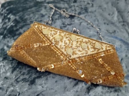 Pochette mit Glitzer und aufwendig verarbeiteten Röschen