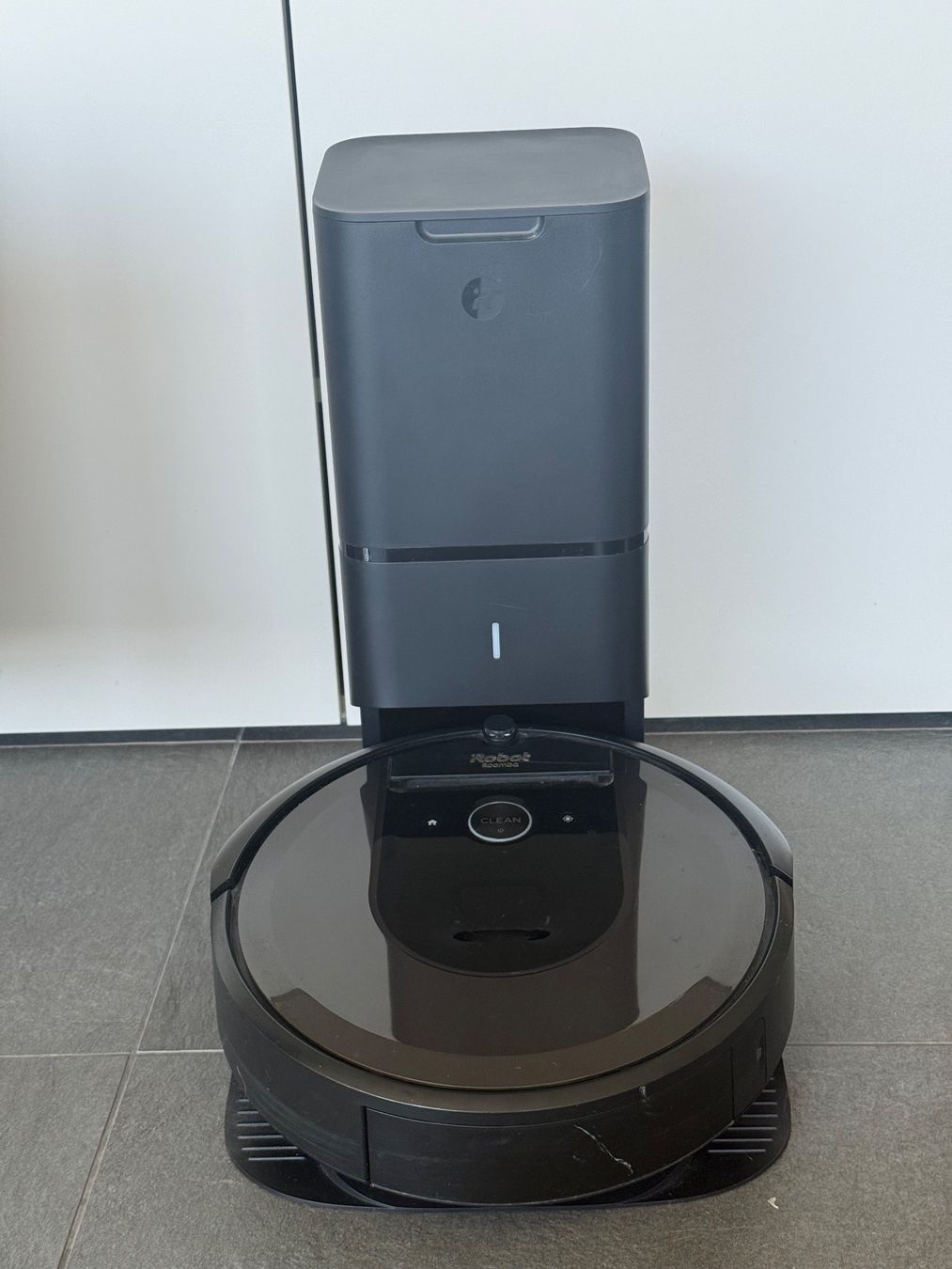 Staubsauger & Zubehör: iRobot Roomba i7 mit Ladestation – Gebraucht aus Euthal von bor_d887 1