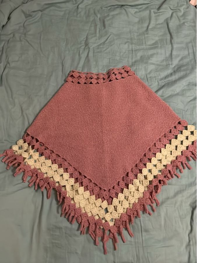 Sonstige Kleidung & Accessoires: Crochet-Trimmed Cape Pancho – Gebraucht aus Zürich von ysinno
