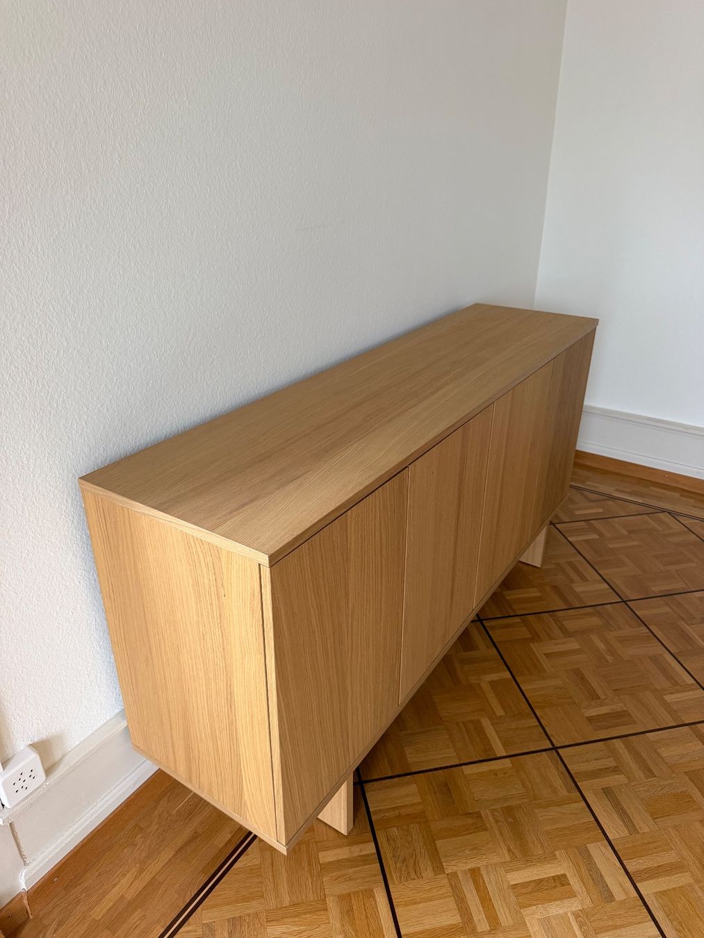 Cassettiere: IKEA STOCKHOLM 2025 Sideboard Eichenfurnier – Usato da St. Gallen venduto da mai_2rt7 1