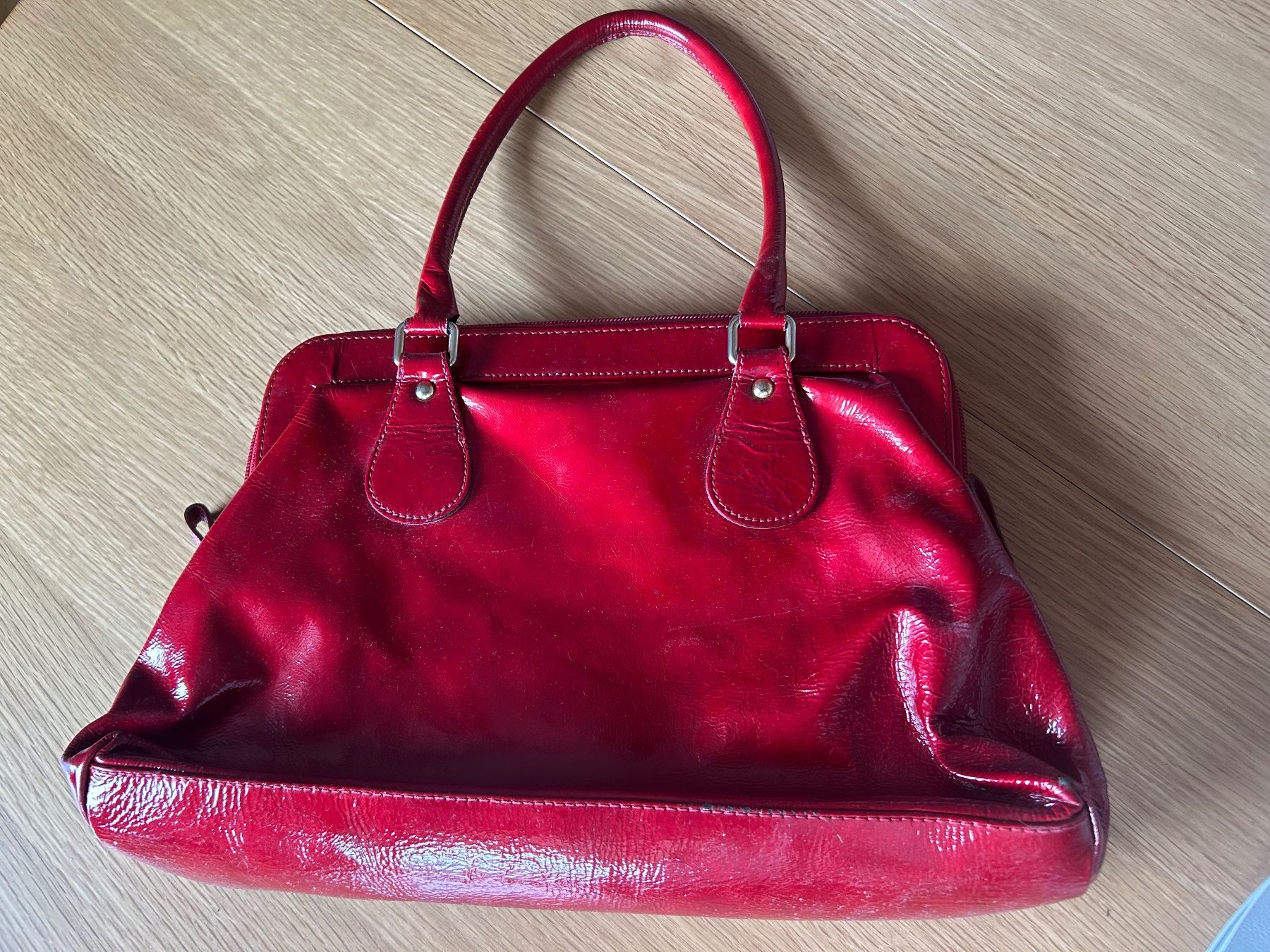 Borse da donna: Red Patent Handbag – Usato da Horgen venduto da Olga 1