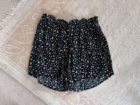Kurze Stoffhosen