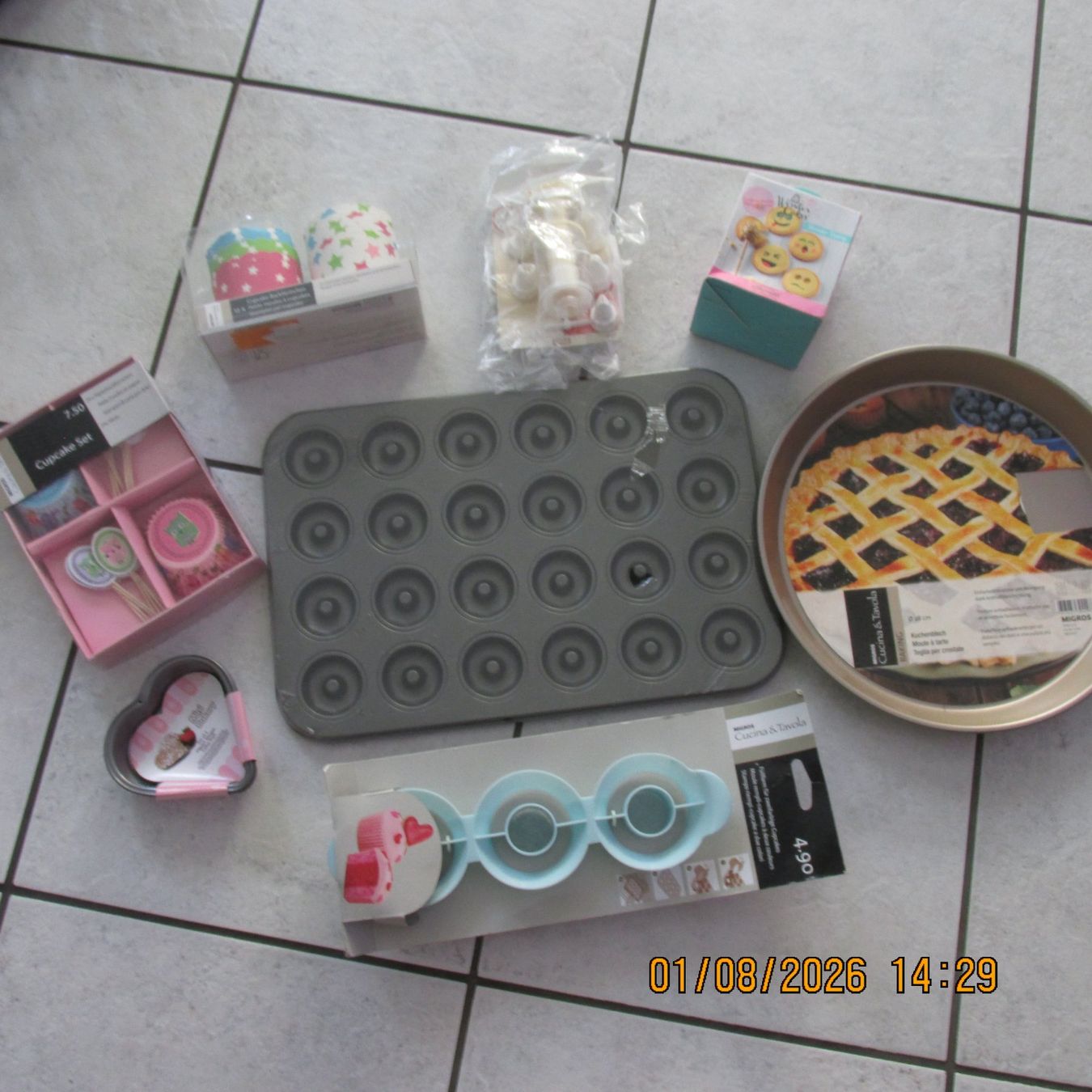 Backformen: Backform Set 15 Mulden Donut 4 Cupcake Formen neuware – Neu (gemäss Beschreibung) aus Galgenen von Forflowers