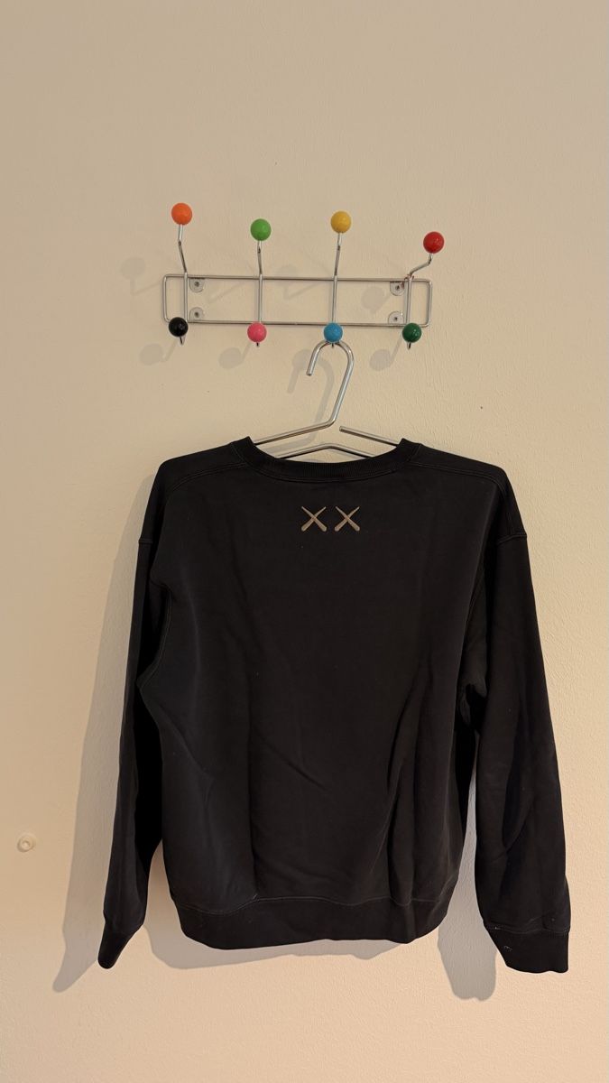 Pulls & Sweat-shirts: KAWS x Uniqlo Sweatshirt – D'occasion à Unterägeri par ogatterm 1