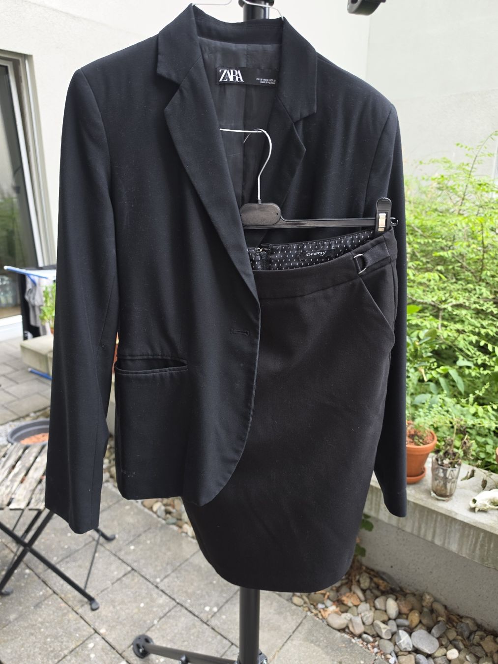 Completi & Tailleur:  Anzug Set Blazer Rock Schwarz Grösse 36 – Usato da Zürich venduto da cocolin89