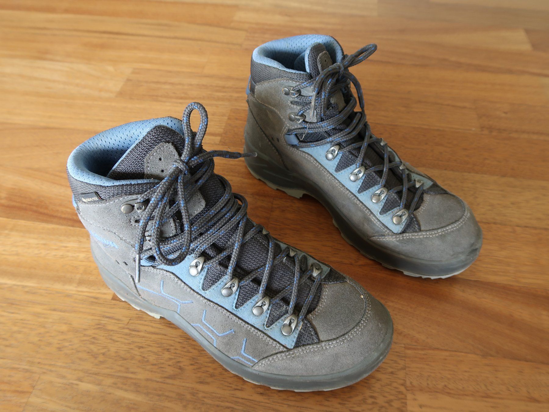 Lowa Chaussures hommes: Wanderschuhe Lowa, Grösse 38, grau – D'occasion à Wangen ZH par Baltis01
