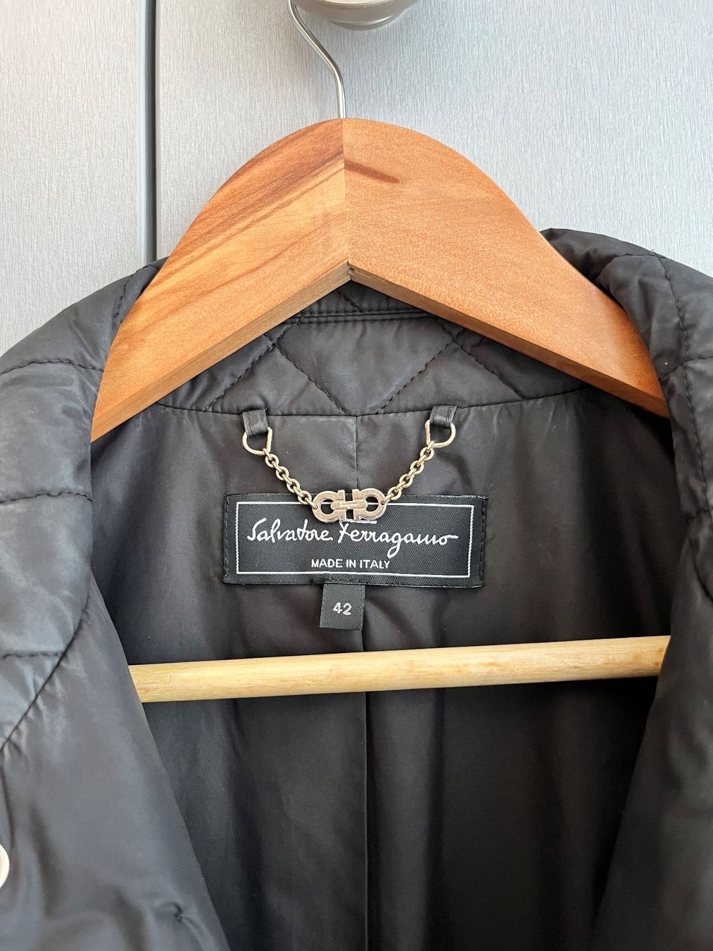 Salvatore Ferragamo Cappotti: Salvatore Ferragamo Damen Steppmantel Gr. 36 – Usato da Bonstetten venduto da kosamui303 2