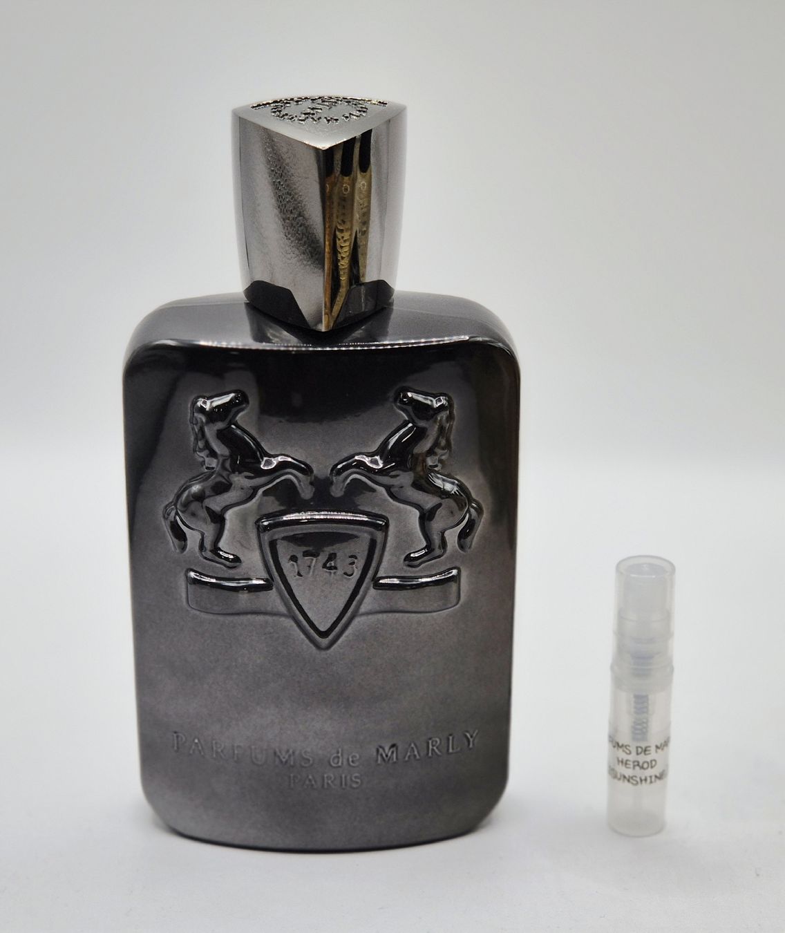 Profumi & Eau de Toilette: 2 ml HEROD PARFUMS DE MARLY ABFÜLLUNG – Nuovo (secondo la descrizione) da St. Gallen venduto da CaliSunshine