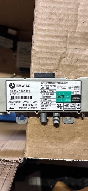Alle Autoersatzteile: BMW 3er E46 Antennenverstärker – Gebraucht aus Brunnen von drummerface