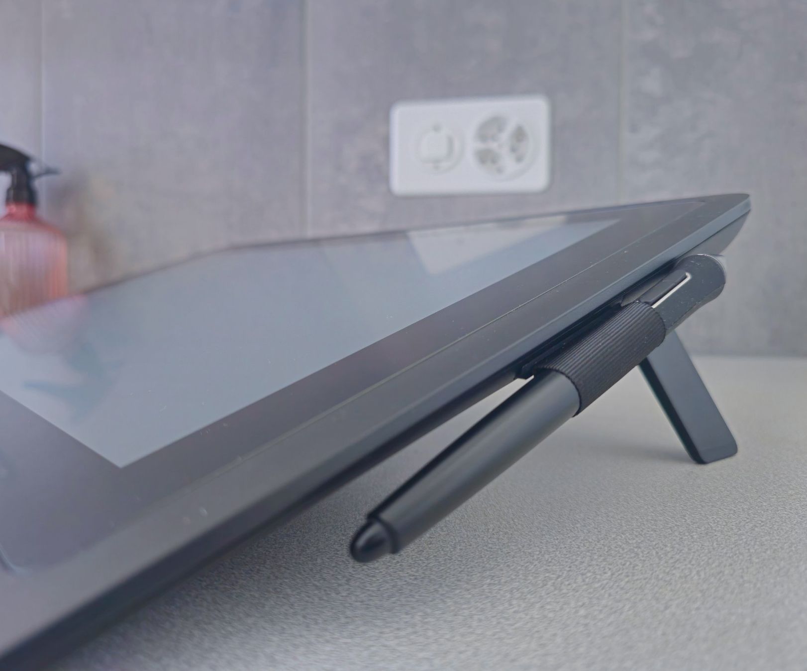 Wacom Tablet PC: Tablette graphique neuve, Wacom Cintiq 16, 5080 pi – Nuovo (secondo la descrizione) da Échandens venduto da ian_ws8d 3