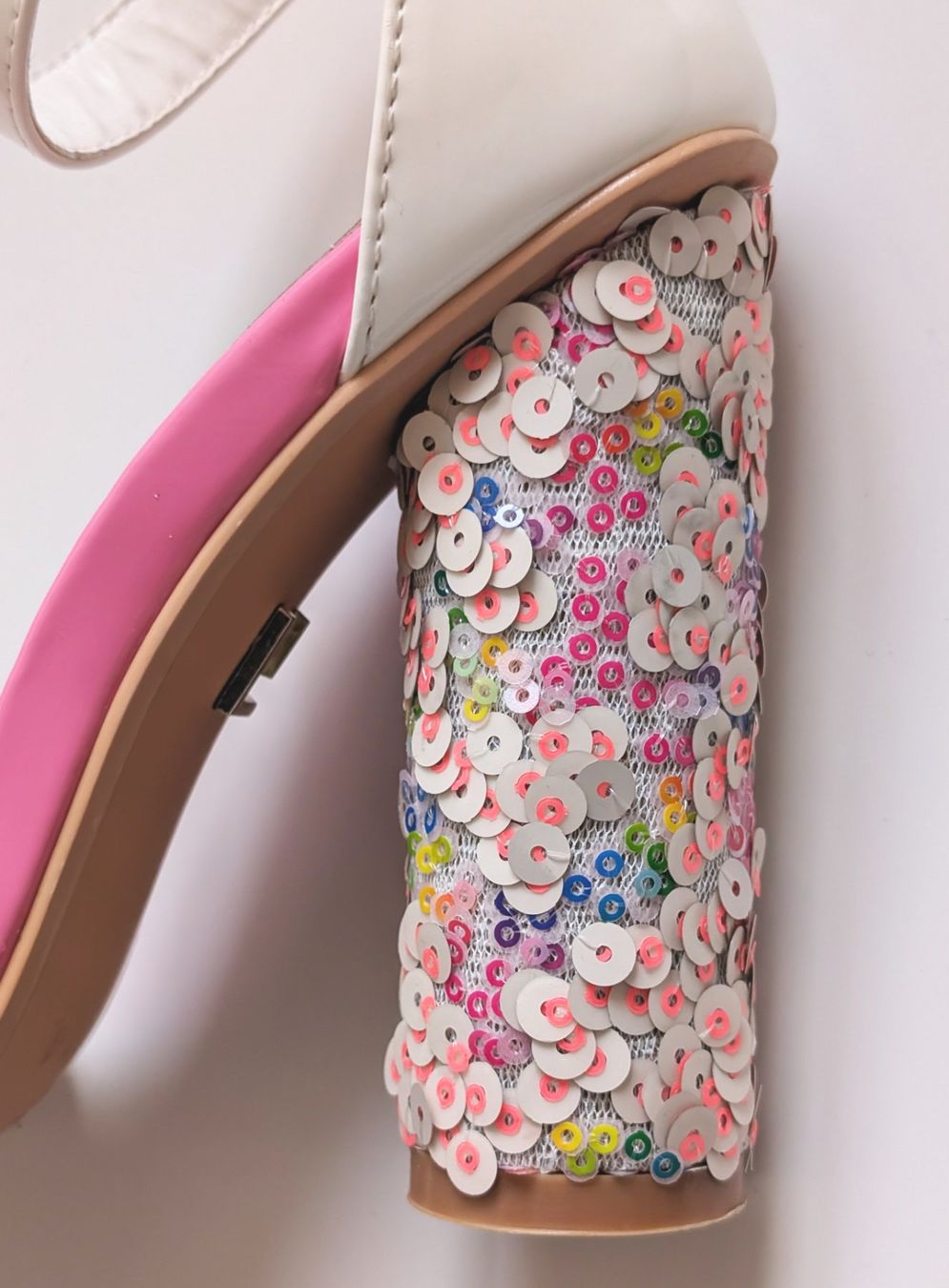 Chaussures femmes: LOST INK : Sandales blanches/roses talon à sequins 36 – Neuf (Voir description) à Petit-Lancy par lilycerise