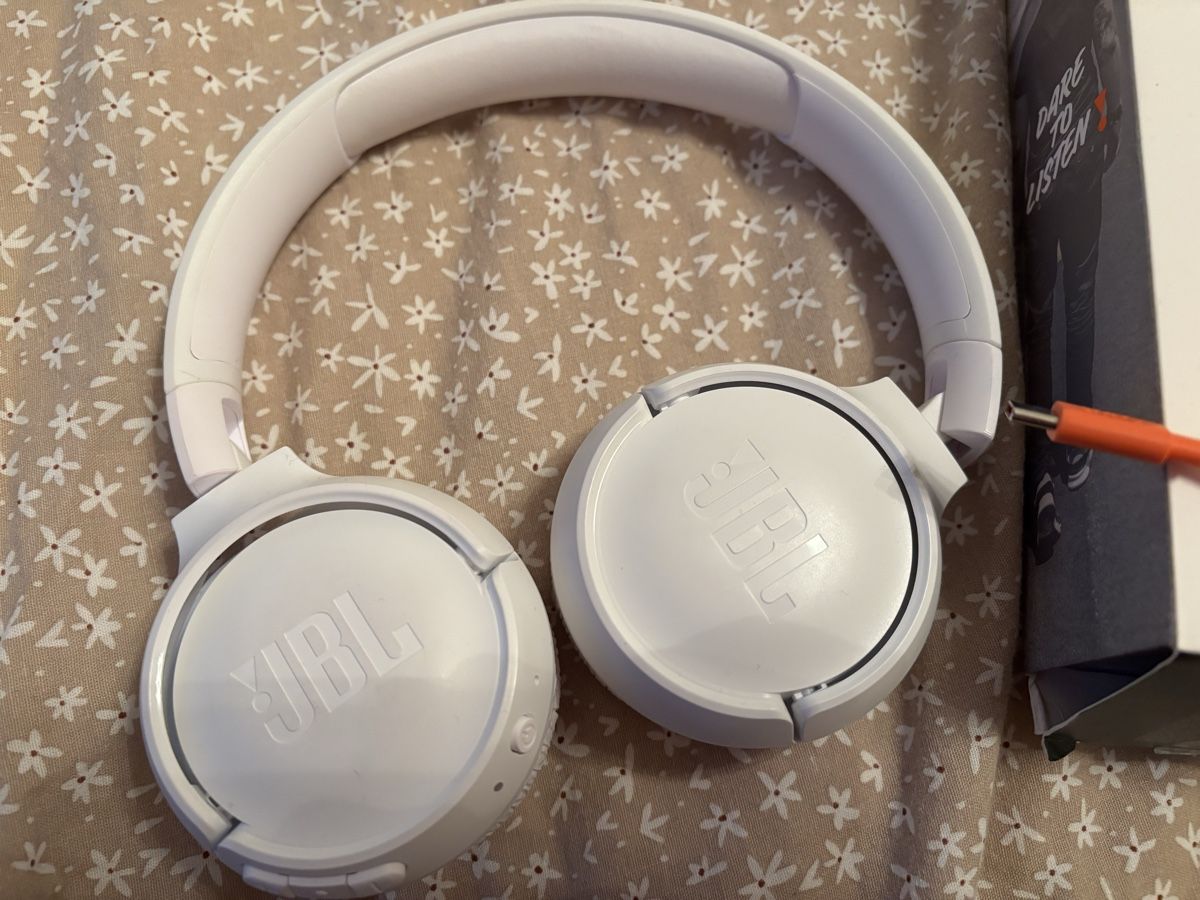 JBL Cuffie: Kopfhörer JBL TUNE 510BT Weiss Bluetooth Wireless gebraucht – Nuovo (secondo la descrizione) da Riggisberg venduto da tueschi24 1