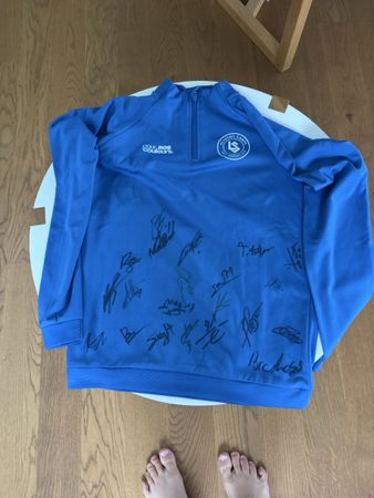 Pull de Lausanne Academy signé par 26 joueurs pro saison 26