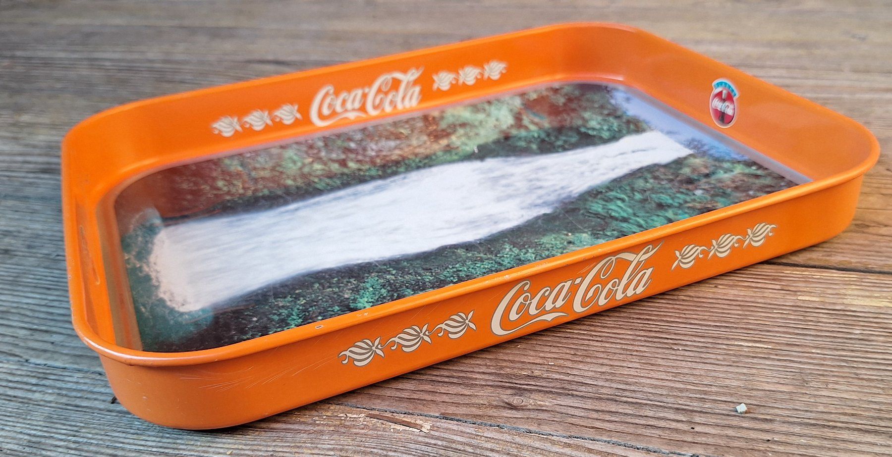 Piatti di portata: Coca Cola Tablett mit Wasserfall – Usato da Weinfelden venduto da JoeBaer 3