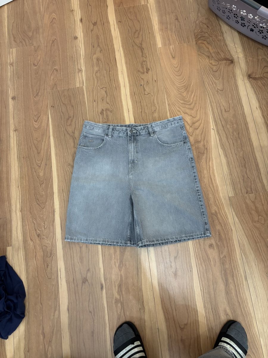 Pull&Bear Jeans: Pull&Bear Baggy shorts  – Nuovo (secondo la descrizione) da Sirnach venduto da Fynpal