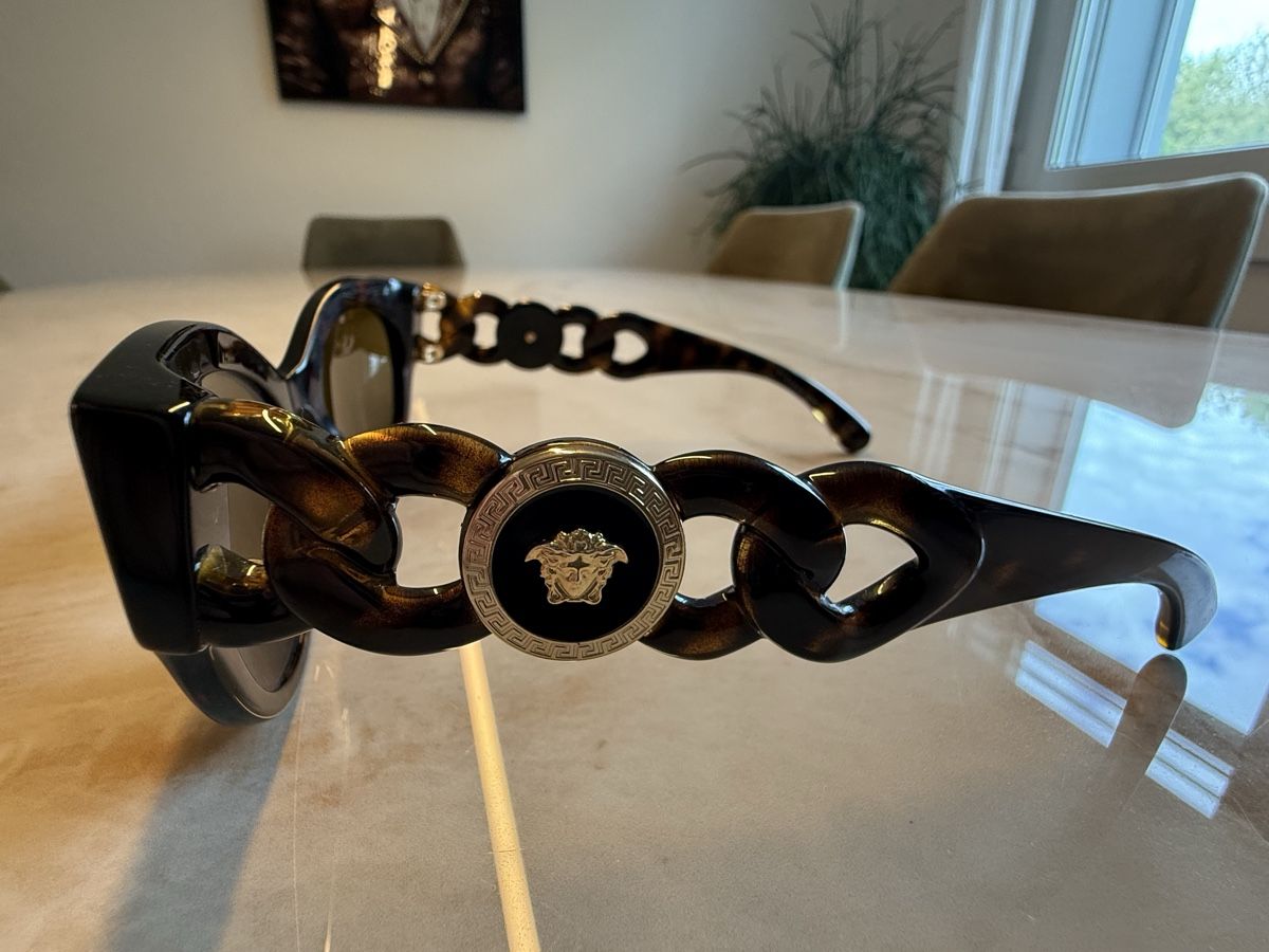 Versace Lunettes & Verres: Versace Cateye Sonnenbrille – D'occasion à Embrach par shila_03 2