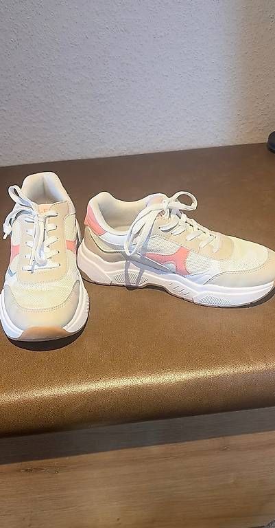 Scarpe per ragazze: Turnschuhe Gr.36 – Usato da Wimmis venduto da Selzer_84 1