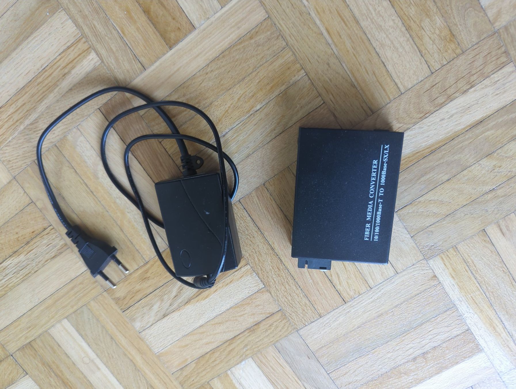 Convertitori: Fiber patch cable + fiber media converter (ONT) – Usato da Wallisellen venduto da ze__rc7z