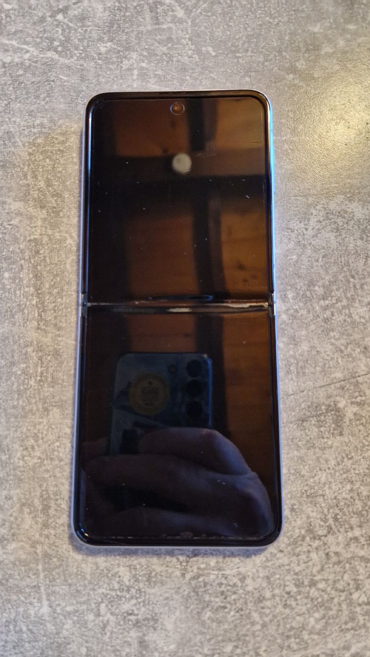 Samsung Telefoni cellulari / Smartphones: Samsung Z Flip 3 – Usato da Ried-Brig venduto da andygabykevin 7