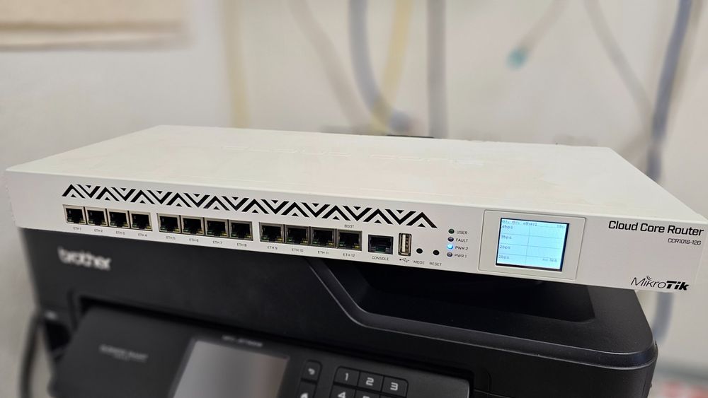 Mikro Tik 12Port Switch Router (Neu (gemäss Beschreibung)) in Dorf für ...