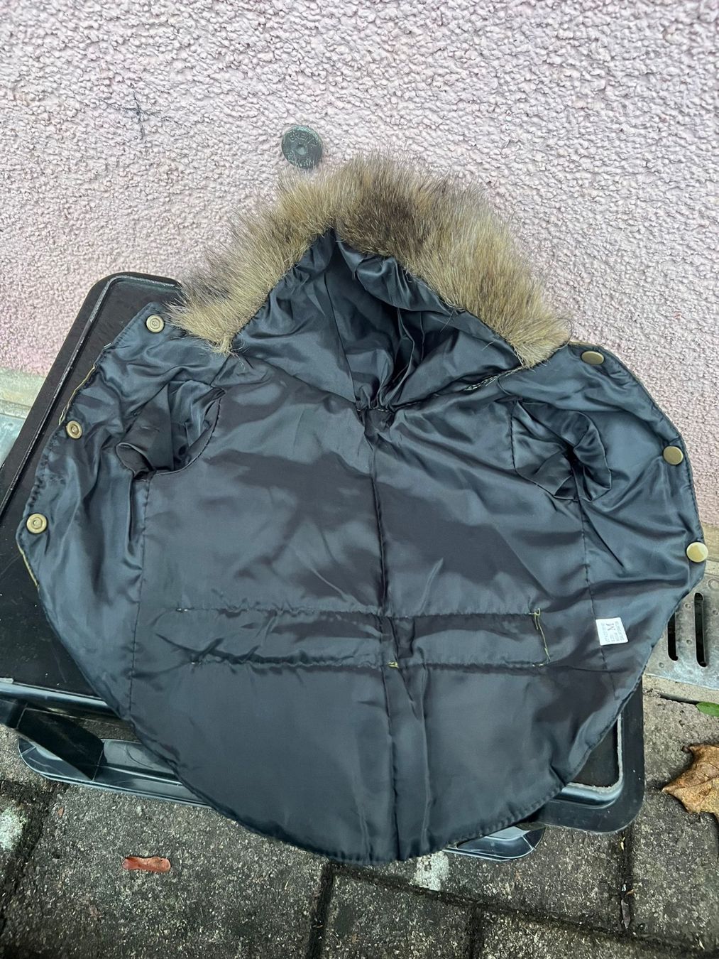 Bekleidung: Hundemantel olivgrün – Gebraucht aus Egg b. Zürich von Brocki_Insel_Egg 2