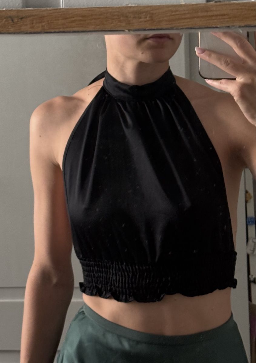 Brandy Melville Top: Brandy Melville neckholder Top – Usato da Winterthur venduto da adi_sqz 1