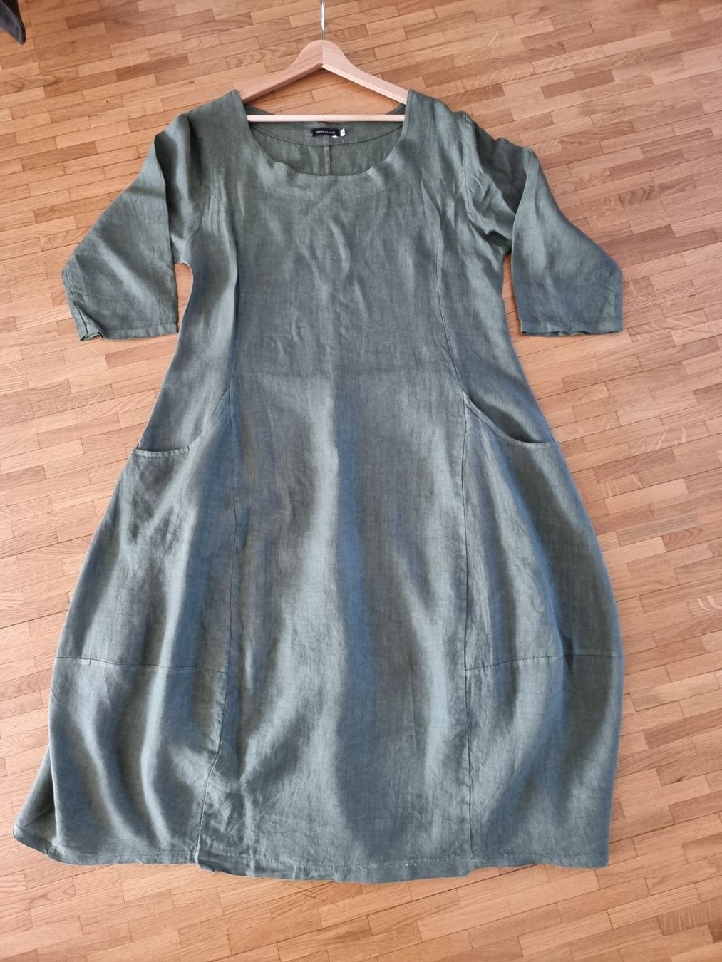 Robes: Robe ample vert olive en lin – D'occasion à Veyrier par Leilazizou 1