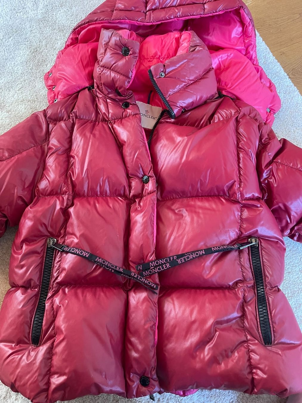 Moncler Jacken: Moncler Jacke rot – Neu (gemäss Beschreibung) aus Kirchberg SG von ani_xq65