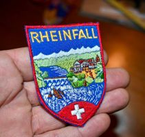 VINTAGE Badge RHEINFALL 2 nos ST. GALLER STICKEREI
