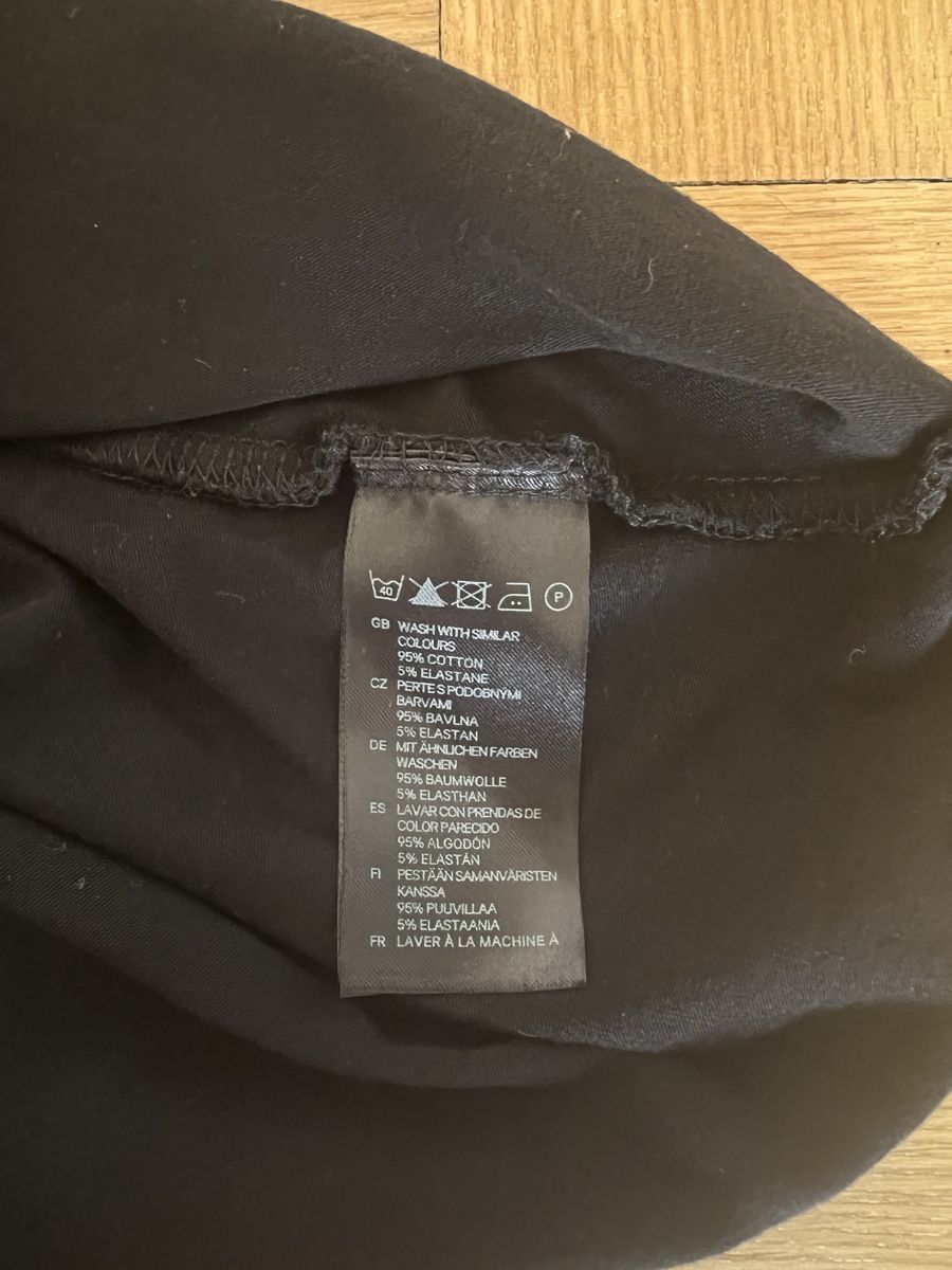 H&M T-shirt: H&M Black T-Shirt, size S – Usato da Zürich venduto da daria_m 2