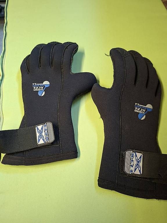 Handschuhe & Handstulpen: Tauch Handschuhe – Gebraucht aus Muri AG von Eichhofman