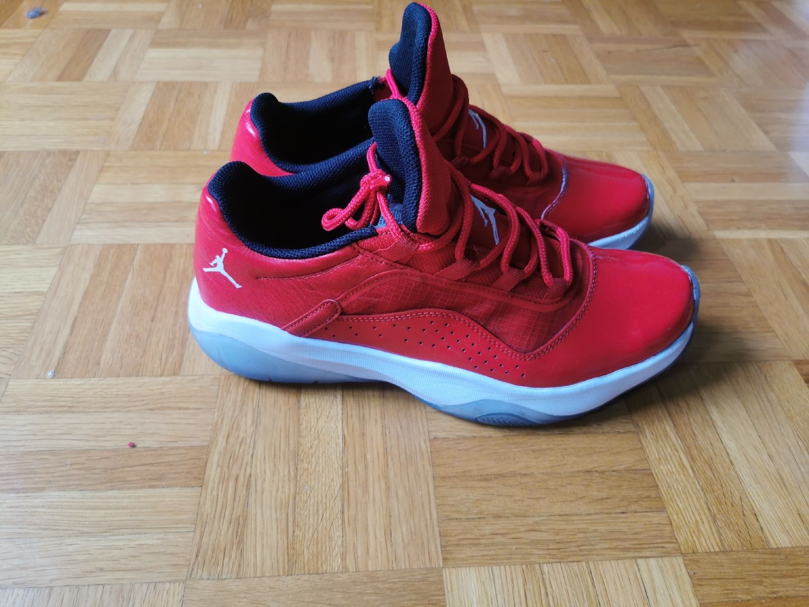Jordan Herrenschuhe: Jordan 11 Cmft Low University Red 43 – Gebraucht aus Bern von ged_ffx9 1
