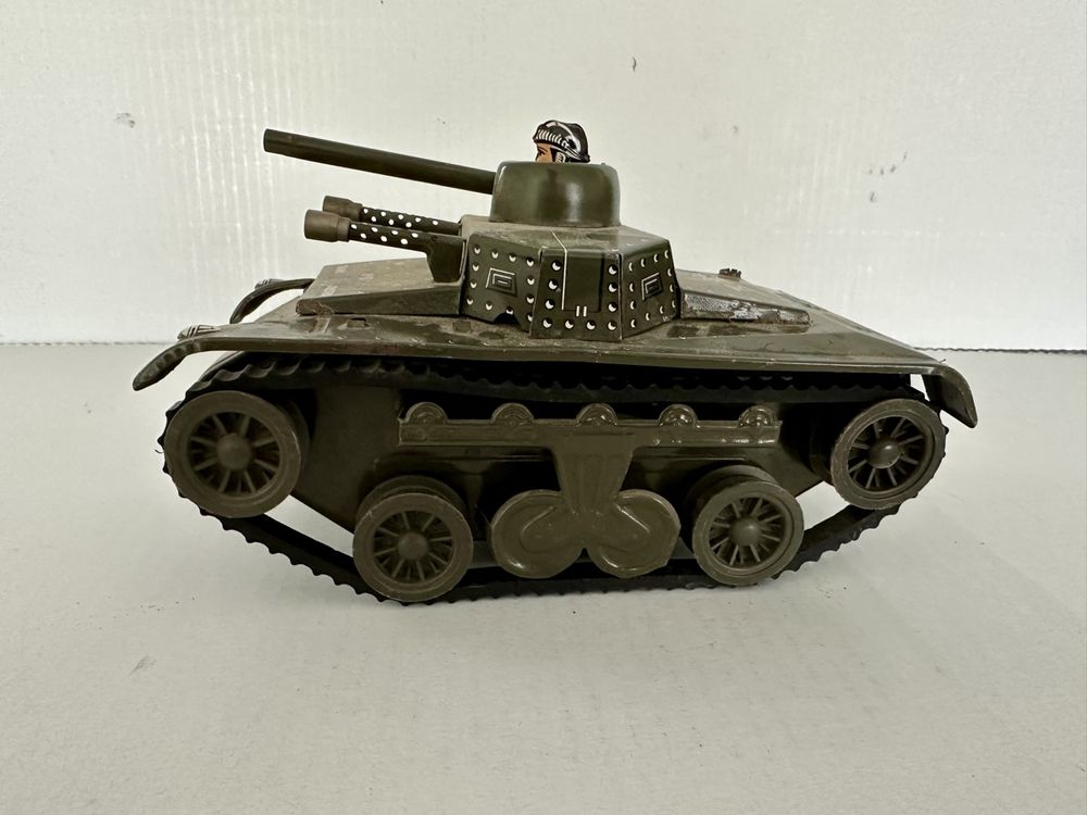 Jouets: CHAR TANK JOUSTRA JOUET VINTAGE – D'occasion à FRIBOURG par BOULOULOU77 2