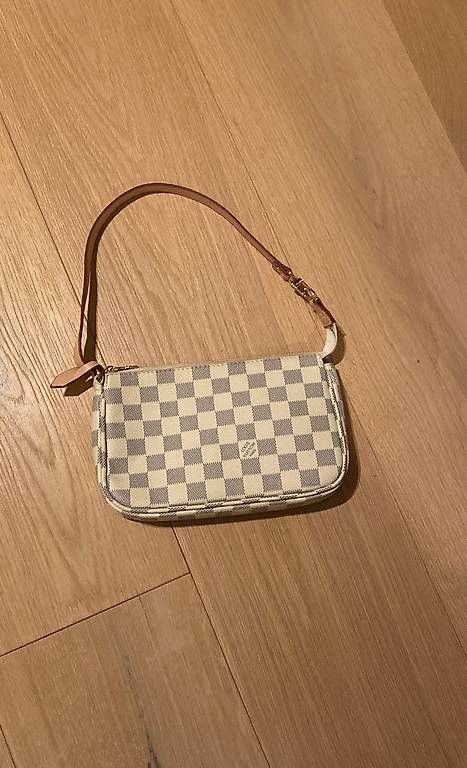 Taschen für Damen: Sac à main, pochette  – Neu und originalverpackt aus Areuse von Nic_wd9n 3