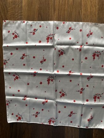 Foulard vintage motif floral japonais printanier
