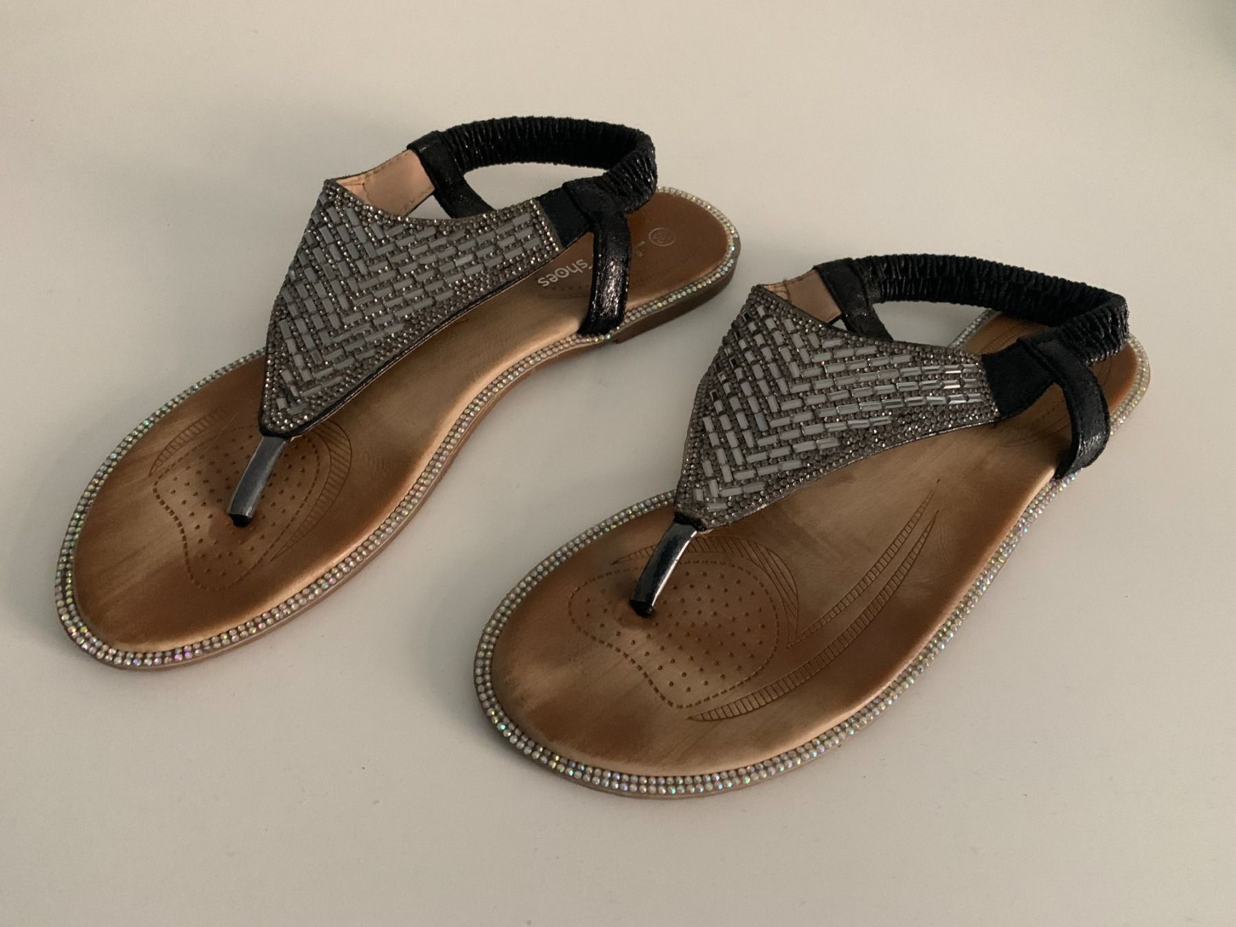 Scarpe da donna: HF SHOES - Flip Flops mit Strass 39 – Usato da Zürich venduto da Diazaio 1