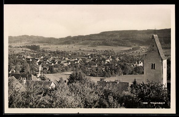 Cartoline postali: AK Thundorf, Ortsansicht mit Kirche – Usato da Berlin venduto da bartko-reher