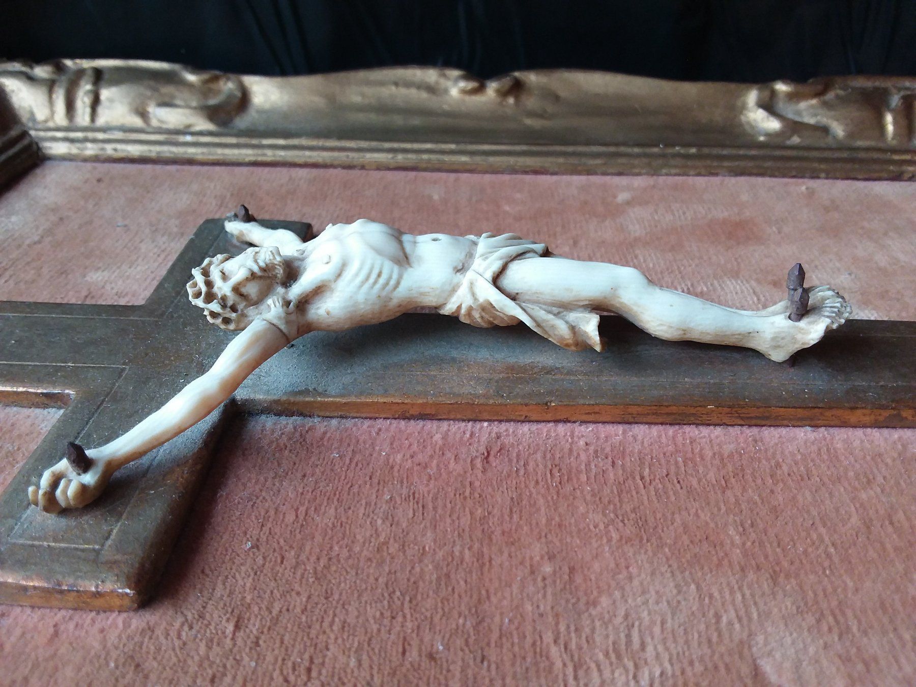 Statuette: Splendide Christ en croix "Dieppe" Crucifix – Usato da Chamoson venduto da Rbma 7