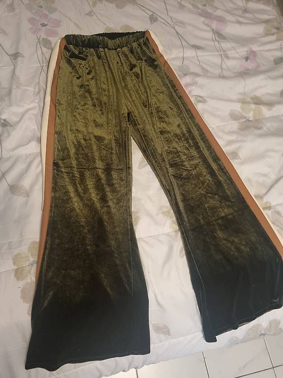 Pantaloni: Pantalone vellutato nuovo – Usato da Dino venduto da eva_2jl5 2