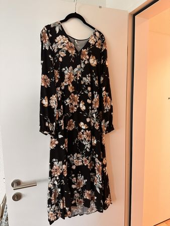 Schönes Blumenkleid, Grösse M