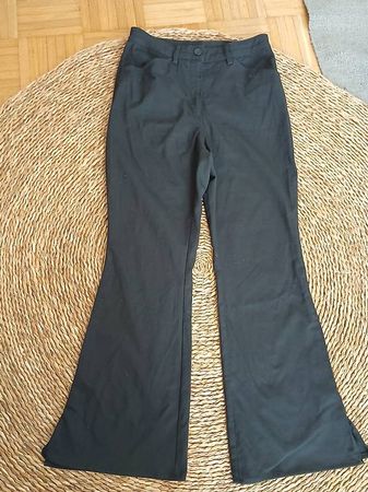Schwarze Flare-Hose von Monki Grösse 38
