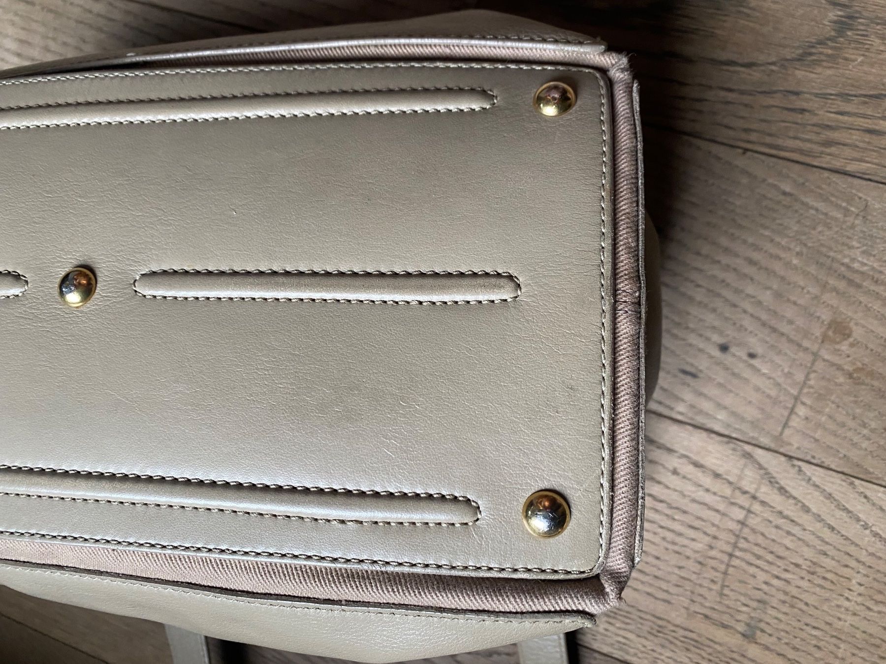 Saint Laurent Sacs femmes: Sac Yves Saint Laurent muse II – D'occasion à Hermance par joe_td6n 9