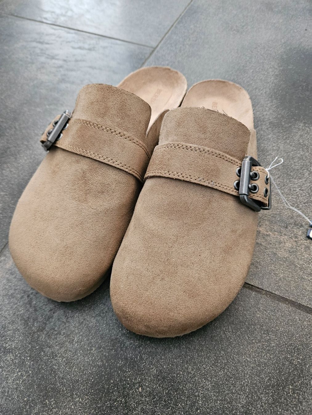 Bershka Scarpe da donna: Bershka Clogs, neu, Grösse 41, beige – Nuovo (secondo la descrizione) da Ormalingen venduto da nomolnoi