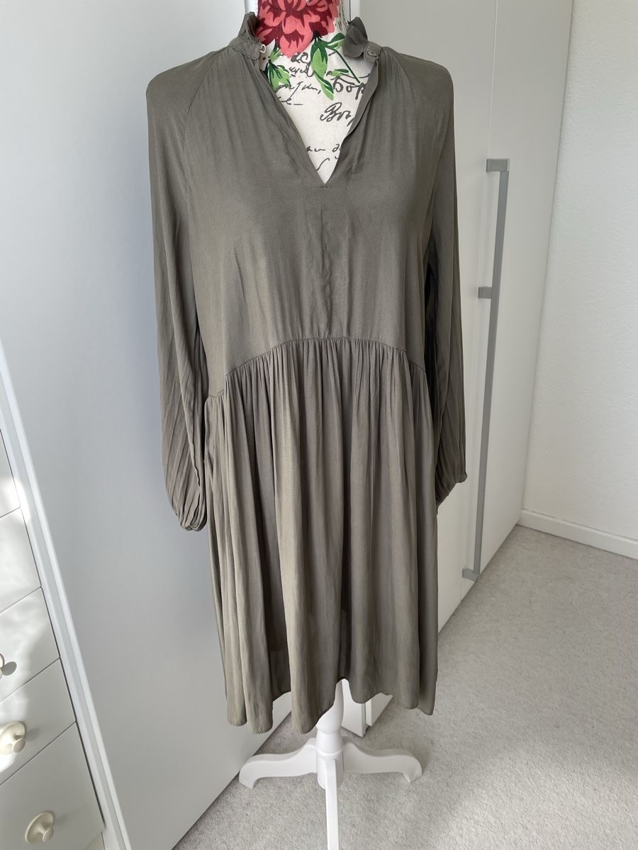 Vestiti: Kleid 38/40 SECOND FEMALE Olive – Usato da Zürich venduto da Pamuk04