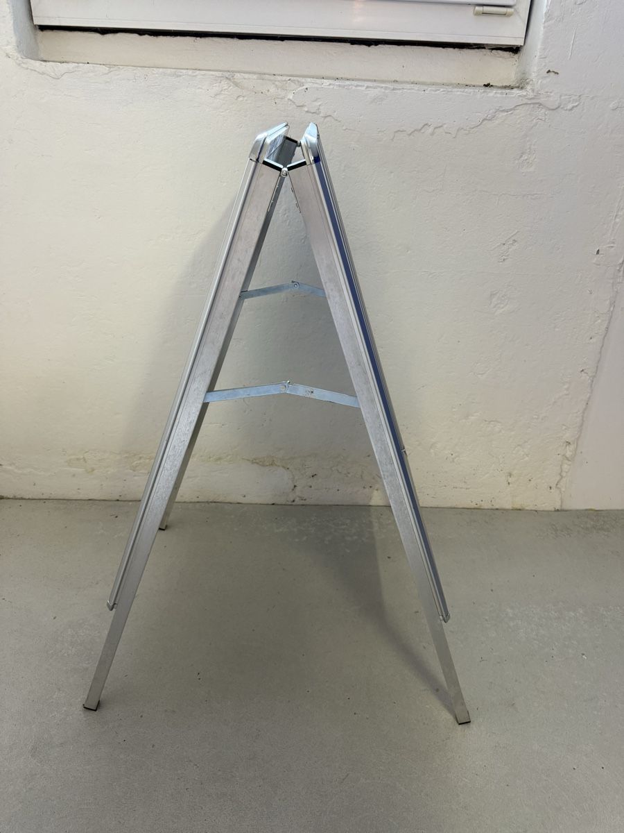 Equipement de magasin & Foires: Aluminium Kundenstopper / A-Frame – D'occasion à lüscherz par Padawan12 2