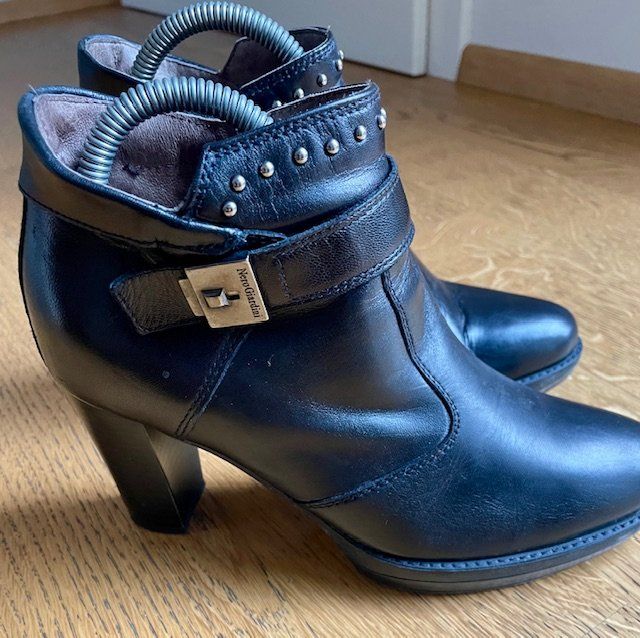 Scarpe da donna: Stivaletti nr. 35 Nero Giardino – Usato da Ligornetto venduto da GiadaG 1
