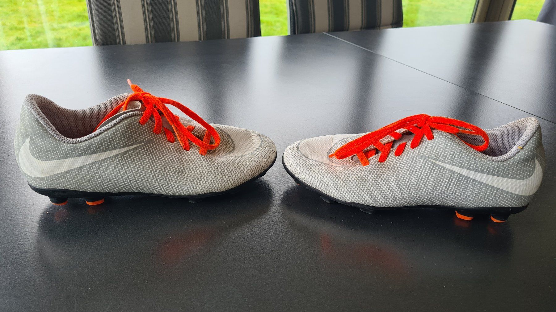 Nike Scarpe da uomo: Fussballschuhe Gr. 35,5 Nike – Usato da Obergösgen venduto da schesom