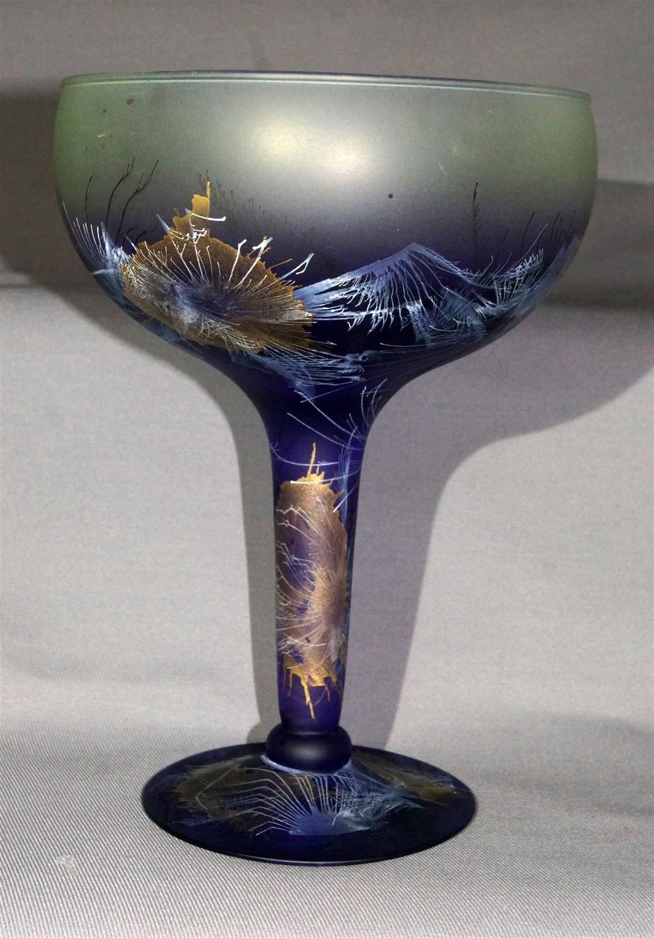 Vase & Récipients: Grosser Prunkpokal blau-violett irisierend – D'occasion à Geroldswil par ARTEFACTO 1