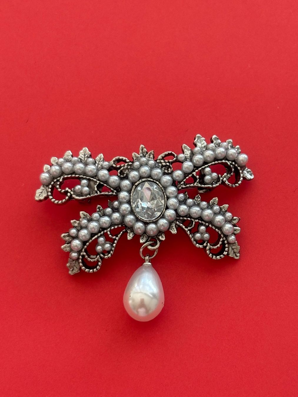 Broschen & Nadeln: Luxus Elegante  Brosche mit Kunstperlen Farbe: Silber – Neu (gemäss Beschreibung) aus Biel-Bienne von Roserosse13